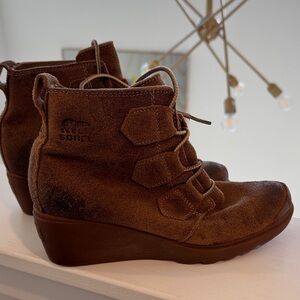 Sorel Women's Tan Lace Up Wedge Boots